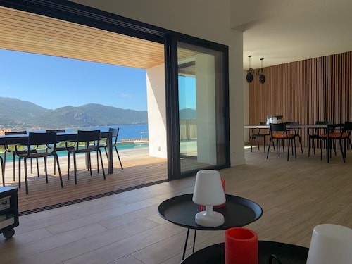 La Villa BLANCHE avec piscine privée sur le golfe de Lava à proximité d'Ajaccio