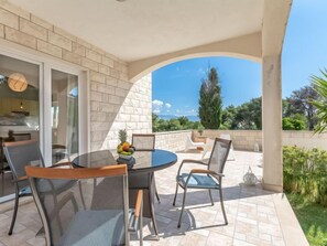 Outdoor dining - Villa 2 Pools by Interhome (Brac/Sutivan)