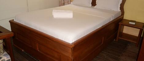 1 soverom, safe på rommet, wi-fi (inkludert) og sengetøy