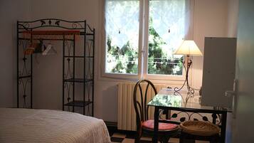 2 chambres, fer et planche Ă repasser, Wi-Fi, draps fournis