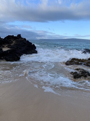 Sun-loungers, beach towels - INCREDIBLE NEW RATES/SPACIOUS WAILEA BEACH CONDO W/ OCEAN VIEWS!! (Kihei)
