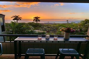 Outdoor dining - INCREDIBLE NEW RATES/SPACIOUS WAILEA BEACH CONDO W/ OCEAN VIEWS!! (Kihei)