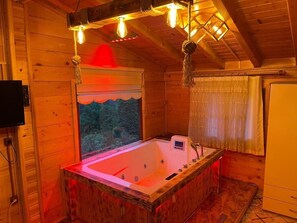 Mountain View Room with Jacuzzi | Minibar, free WiFi, bed sheets - Ayder Ardic Apart (Rize)