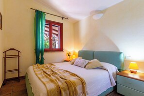 2 bedrooms, bed sheets