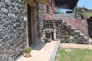 Property grounds - Farmhouse the caraffara from agriculture up to 800 in stone (Sant'Alfio)