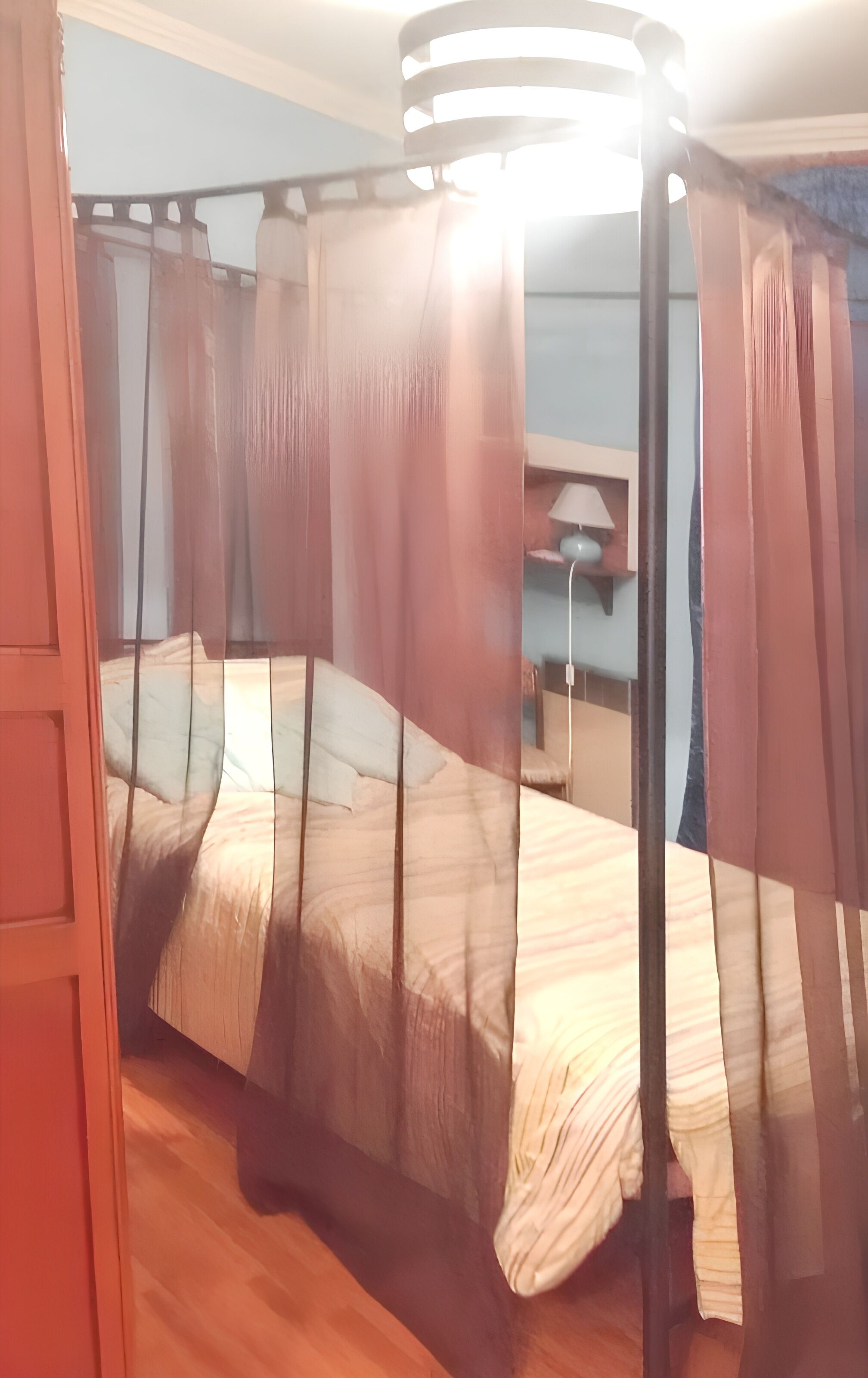 4 多间卧室、办公桌、熨斗/熨衣板