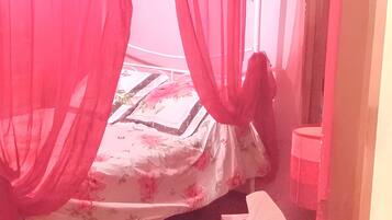 3 bedrooms, desk, iron/ironing board