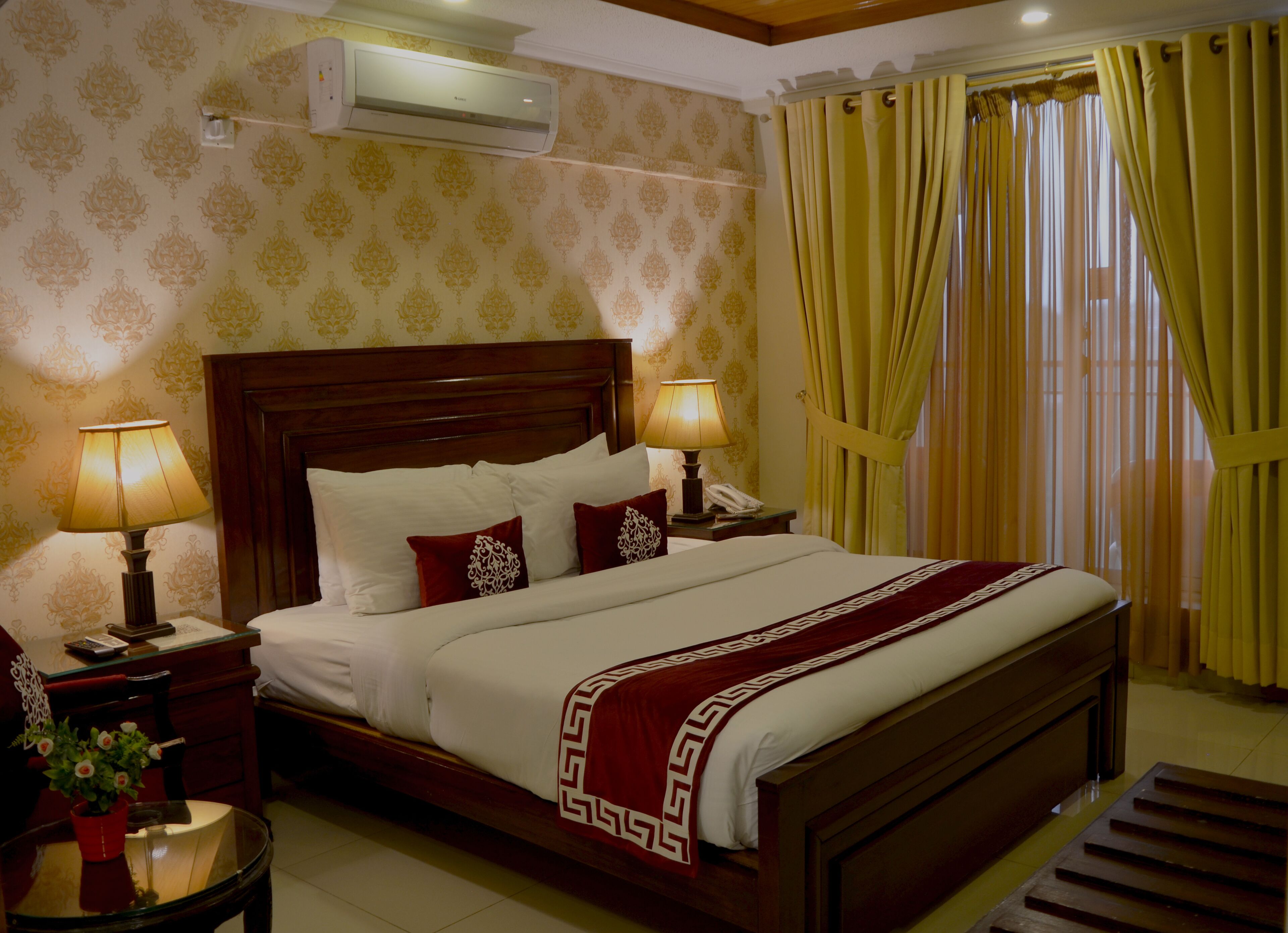 Club Double Room, 1 King Bed, Mountain View | Premium bedding, individually decorated, individually furnished, desk