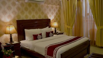 Club Double Room, 1 King Bed, Mountain View | Premium bedding, individually decorated, individually furnished, desk