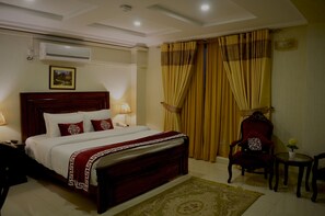 プレジデンシャル スイート マウンテンビュー | 高級寝具、客室ごとに異なる装飾、客室ごとに異なるインテリア、デスク