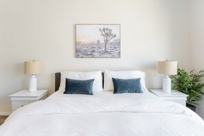 5 Schlafzimmer, Schreibtisch, Bügeleisen/Bügelbrett, WLAN