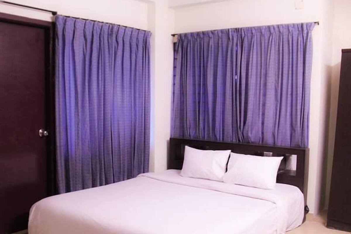 Deluxe Double Room | In-room safe, WiFi (free)