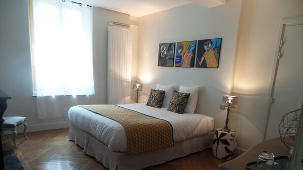 Double or Twin Room, Accessible, Ensuite (Tango) | 1 bedroom, soundproofing, WiFi (free) - La Cour Carrée (Carcassonne)