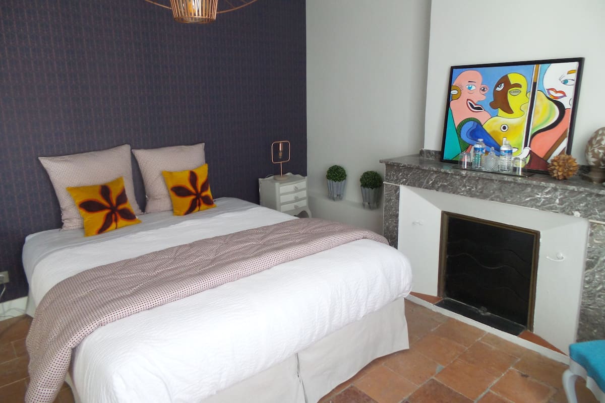 Standard dubbelrum eller tvåbäddsrum - eget badrum - utsikt mot innergården (Samba) | 1 sovrum, ljudisolering och gratis wi-fi