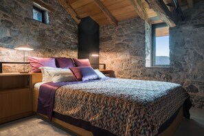 2 bedrooms, in-room safe, iron/ironing board, free WiFi