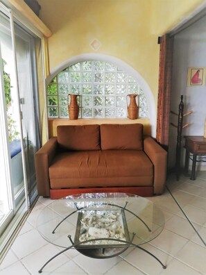 TV, DVD player - Quiet zone, authentic Mexican condo (Playa del Carmen)