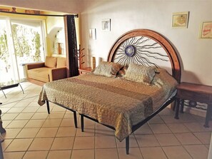2 bedrooms, in-room safe, iron/ironing board, WiFi - Quiet zone, authentic Mexican condo (Playa del Carmen)