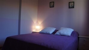 2 bedrooms, iron/ironing board, WiFi