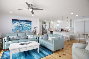 Smart TV, DVD player, books, video library - Amazing Beach  Views & Access (Gulf Shores)