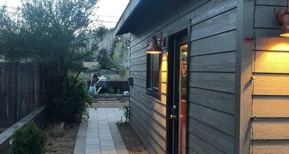 The Peakview- with private hot tub!