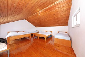 3 bedrooms, bed sheets