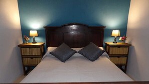 Family Cabin, Multiple Beds, Pool View | 2 bedrooms, in-room safe, individually decorated, individually furnished - Complejo La Roca - Hospedaje (Caseros)