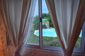 Deluxe Cabin, Pool View | 2 bedrooms, in-room safe, individually decorated, individually furnished - Complejo La Roca - Hospedaje (Caseros)