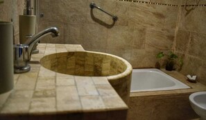 Deluxe Cabin, Pool View | 2 bedrooms, in-room safe, individually decorated, individually furnished - Complejo La Roca - Hospedaje (Caseros)