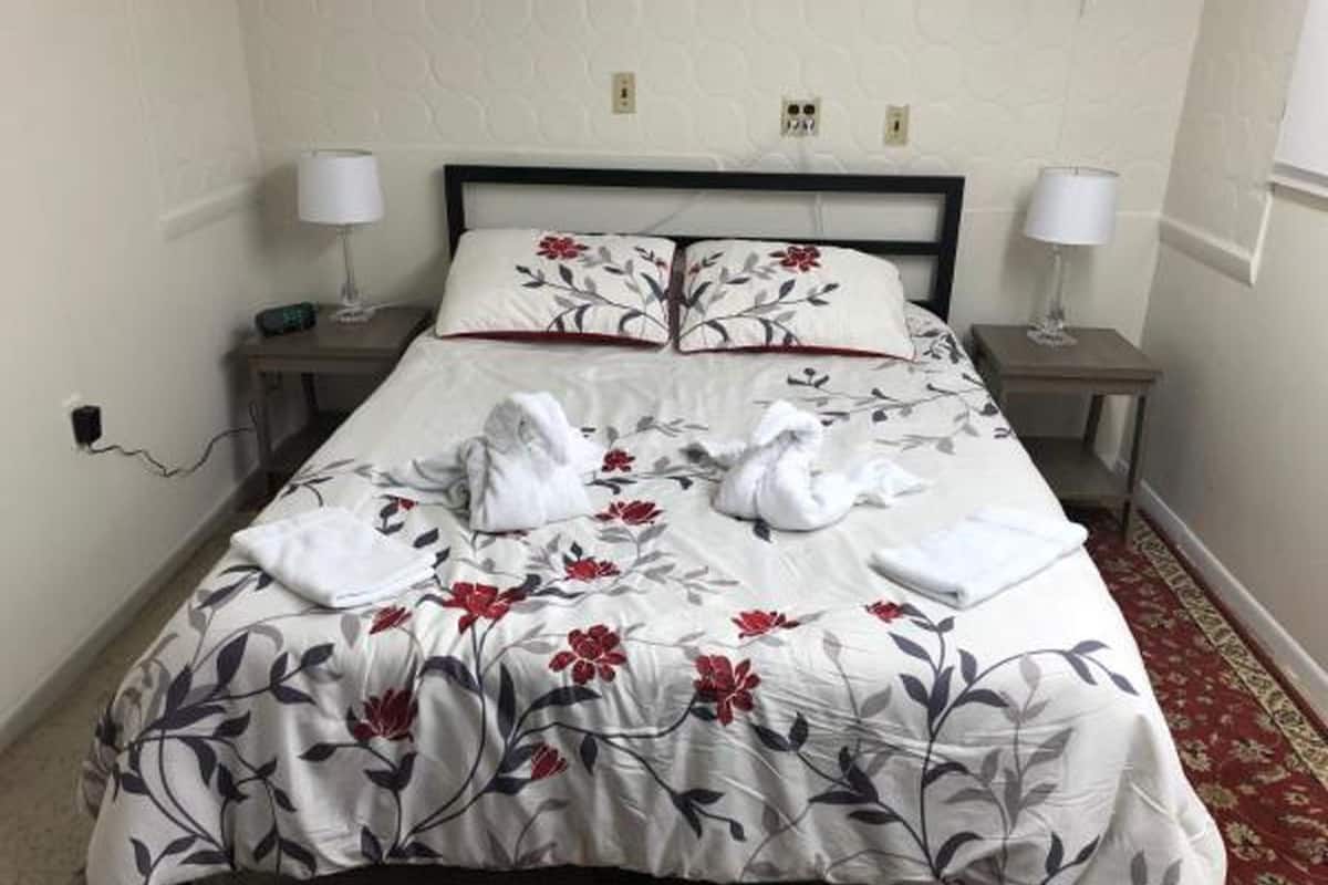 Cabernet | Tempur-Pedic beds, individually furnished, blackout drapes