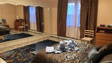 Roma | Katil Tempur-Pedic, dilengkapkan perabot secara berasingan