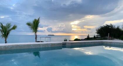 Nueva casa frente al mar con muelle, kayaks, tablas P, piscina privada climatizada