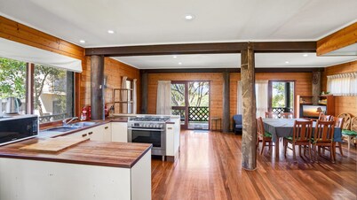 41 Carlo Circle - Rainbow Beach. Huge Beach House With Room for Everyone!