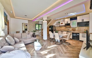 Fernseher, Tischtennisplatte