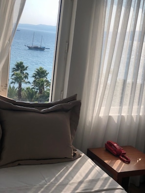 Junior suite | Een kluis op de kamer, een bureau, verduisterende gordijnen