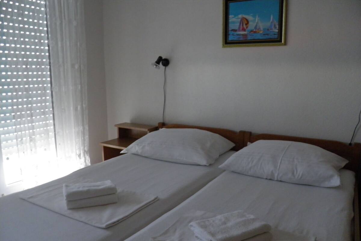 Desk, laptop workspace, cots/infant beds, rollaway beds
