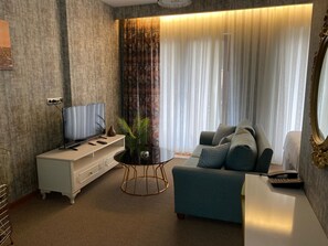 Standaard studio, 1 tweepersoonsbed of 2 eenpersoonsbedden | 3 slaapkamers, een kluis op de kamer, individueel gedecoreerd