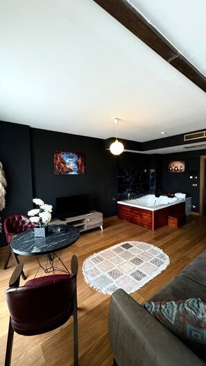 Luxury Double Room, Smoking, Bathtub | In-room safe, individually decorated, individually furnished, desk - My Palace Rooms (Istanbul)