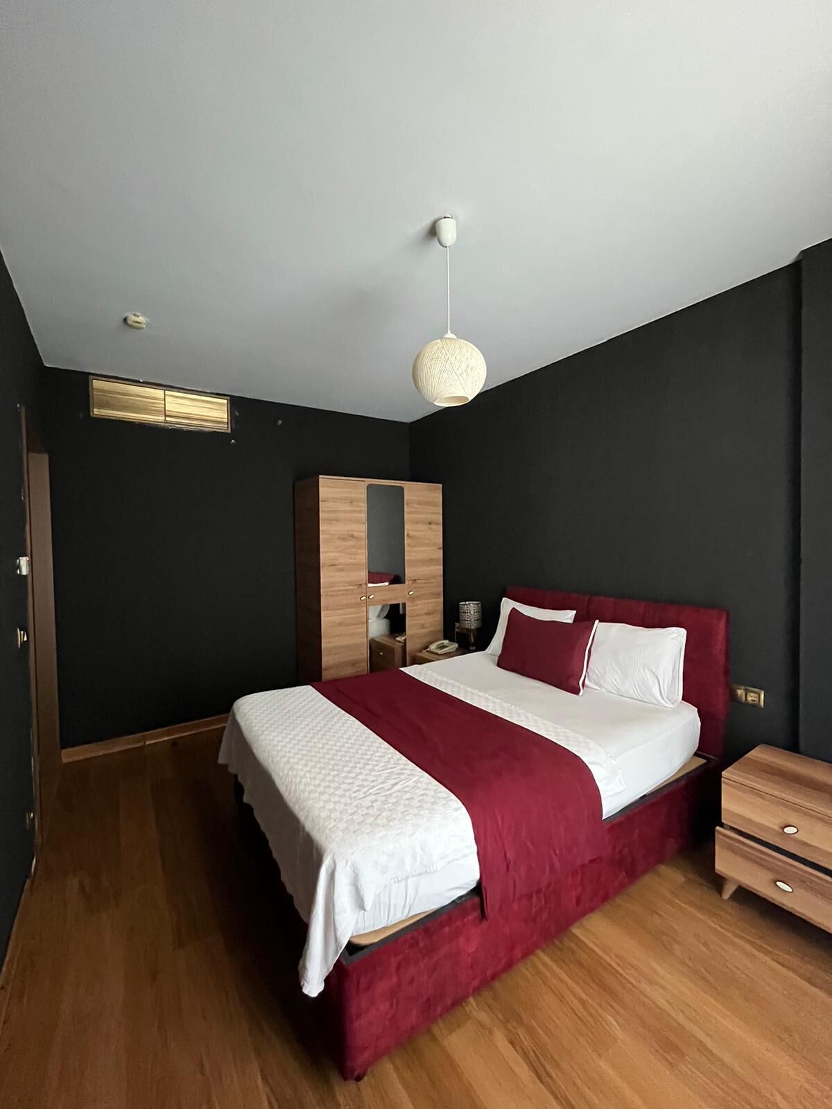 Caja de seguridad en la habitación y decoración personalizada 