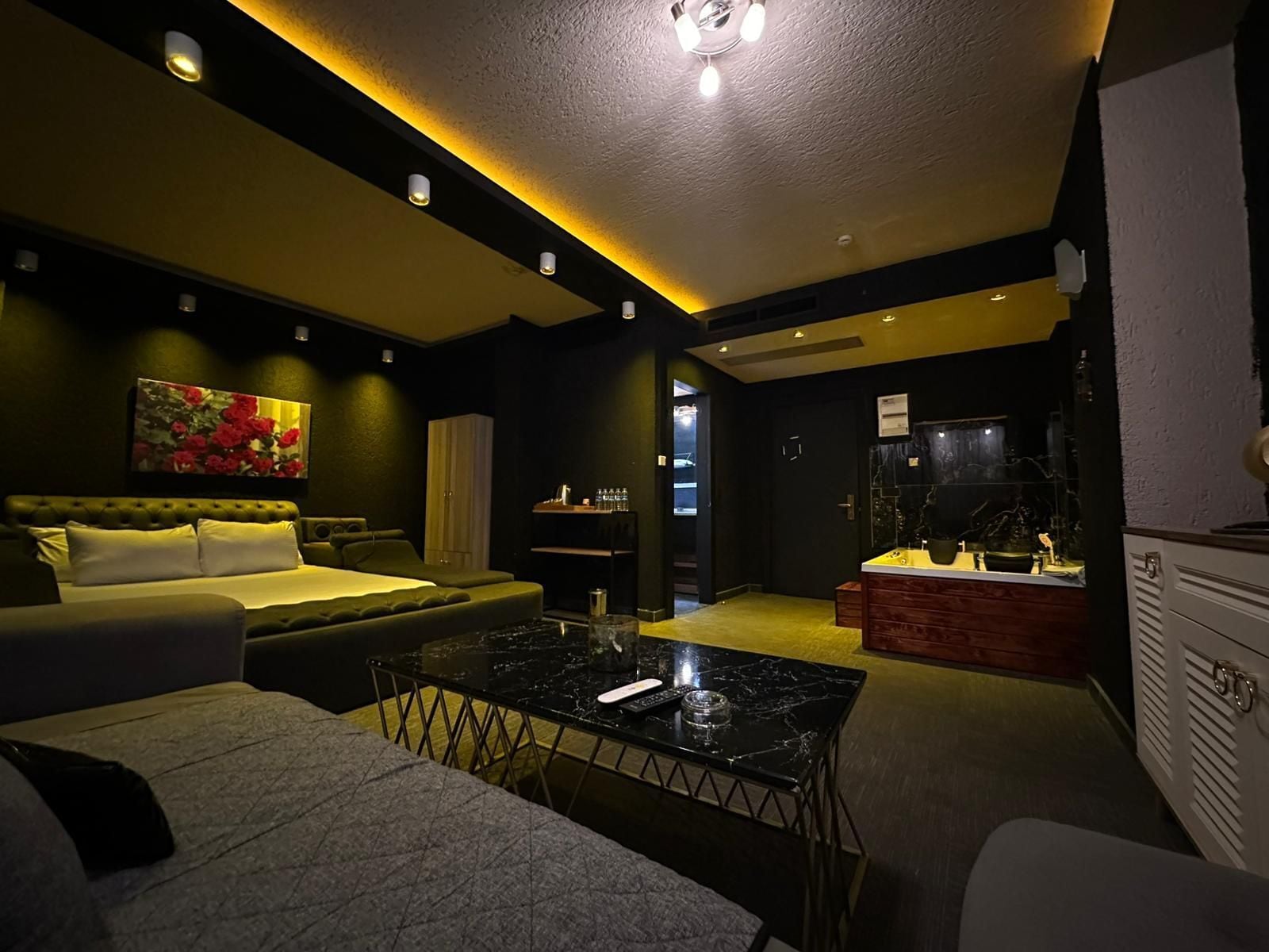 Luxury Double Room, Smoking, Bathtub | Living area | LCD TV