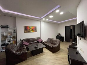 Älytelevisio, takka, stereot, tulostin