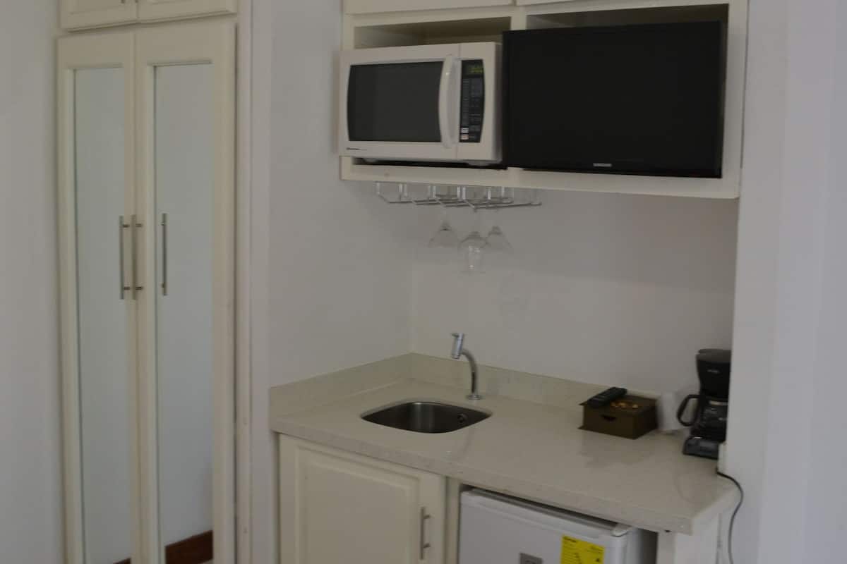 Deluxe Room, 1 Queen Bed, Garden View | 5 bedrooms, Egyptian cotton sheets, premium bedding, down duvets