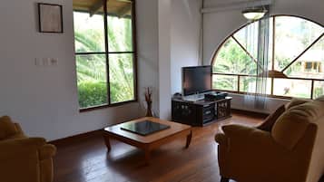 Deluxe Apartment, 3 Bedrooms, Kitchen, Garden View | 5 bedrooms, Egyptian cotton sheets, premium bedding, down duvets