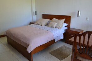 Chambre Deluxe, 1 grand lit, vue sur le jardin | 5 chambres, draps en coton égyptien, literie de qualité