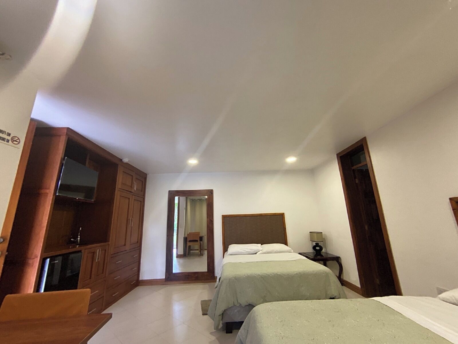 5 bedrooms, Egyptian cotton sheets, premium bedding, down duvets