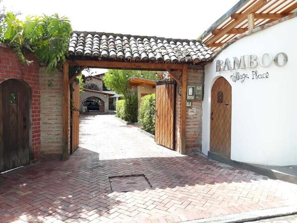 Exterior - Bamboo Village Place (Tumbaco)