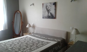 3 slaapkamers, een strijkplank/strijkijzer, reisbedje, gratis wifi