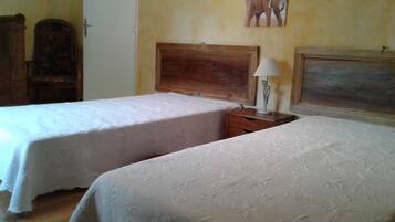 3 slaapkamers, een strijkplank/strijkijzer, reisbedje, gratis wifi