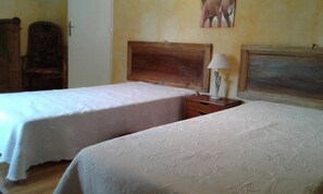 3 bedrooms, iron/ironing board, travel crib, free WiFi