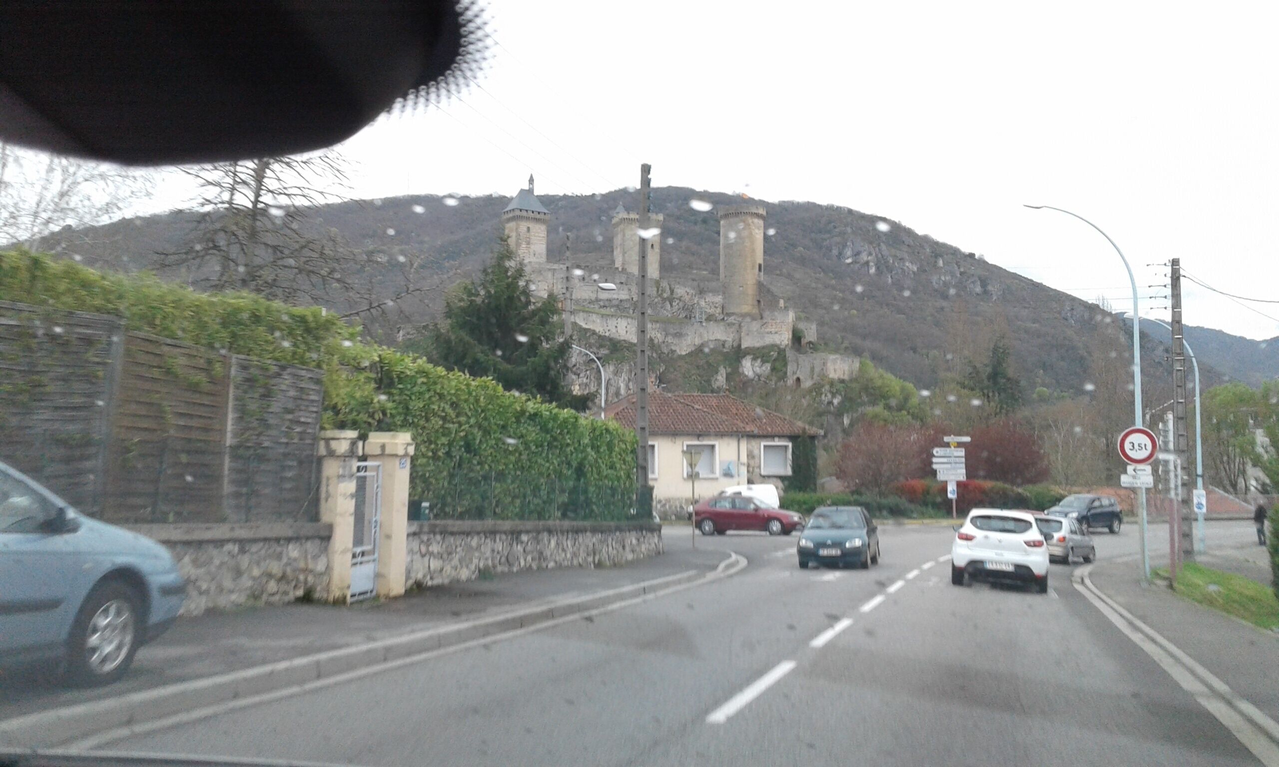 Parkeerplaatsen op het terrein