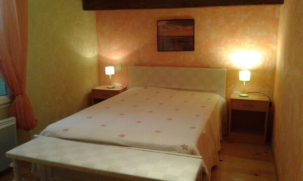 3 bedrooms, iron/ironing board, travel crib, free WiFi